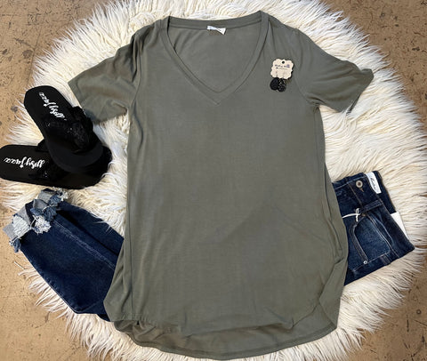 Solid v-neck tee