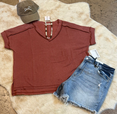 Corded v-neck ribbed high low top