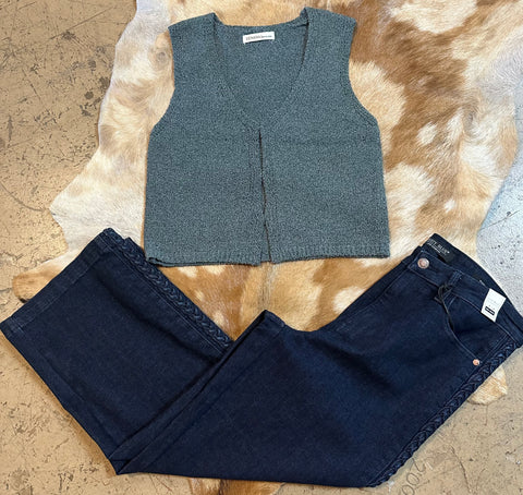 Hook eye sweater vest