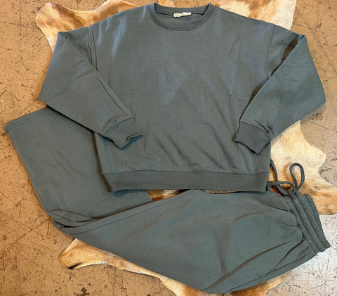 Fleece long sleeve pullover & sweat pants